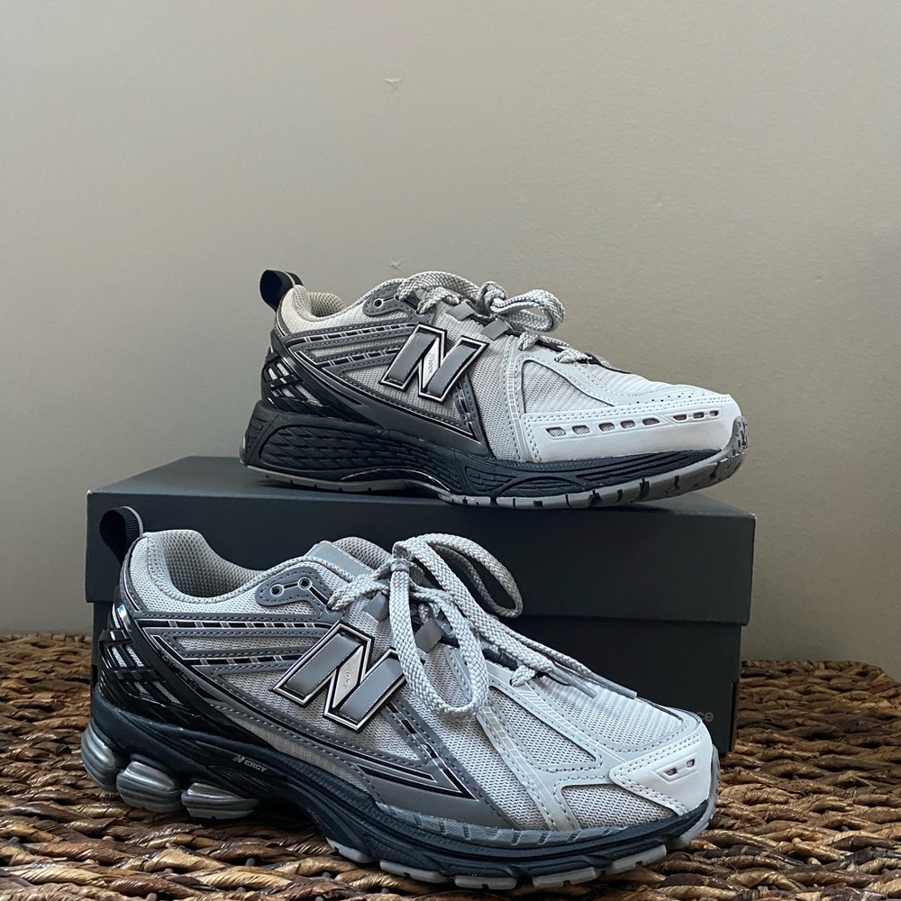 New Balance M1906RHA Size 8
